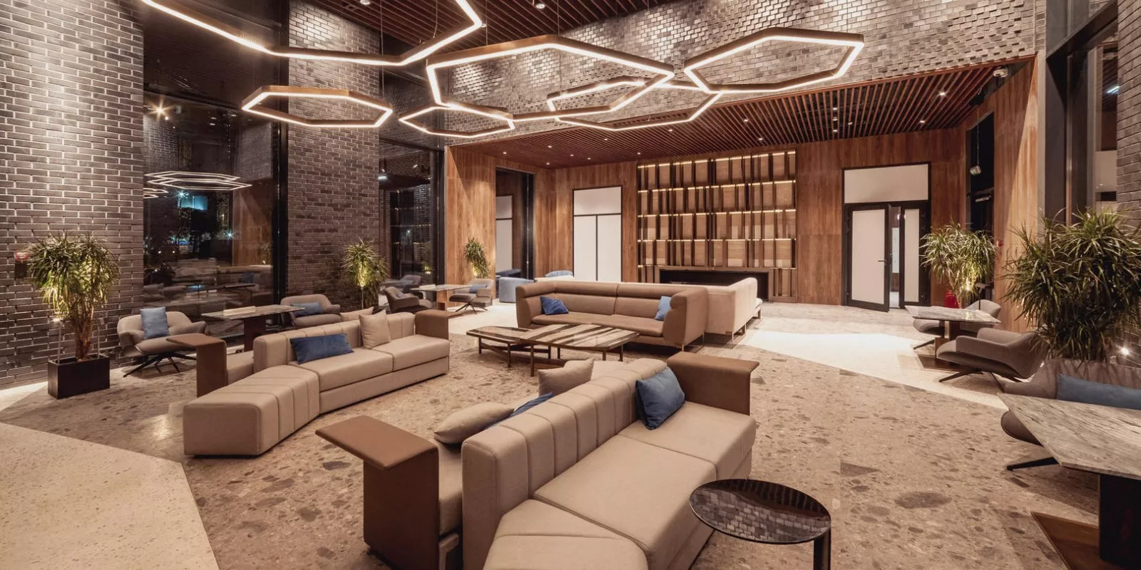 Лобби и входная группа жилого комплекса